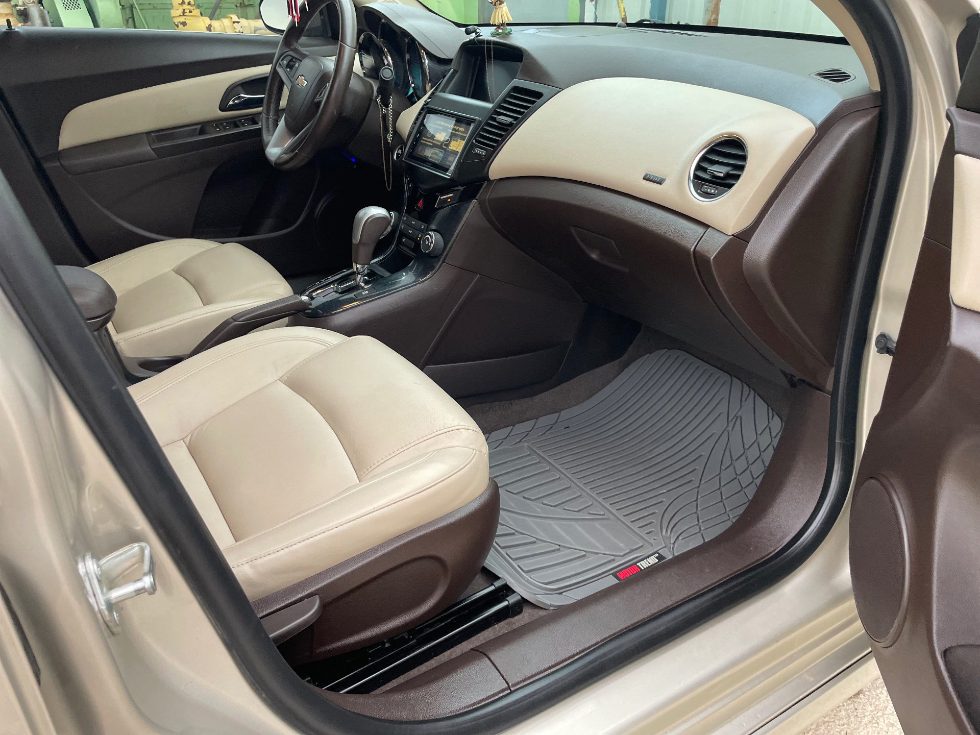 Chevy Cruze custom two-tone interior